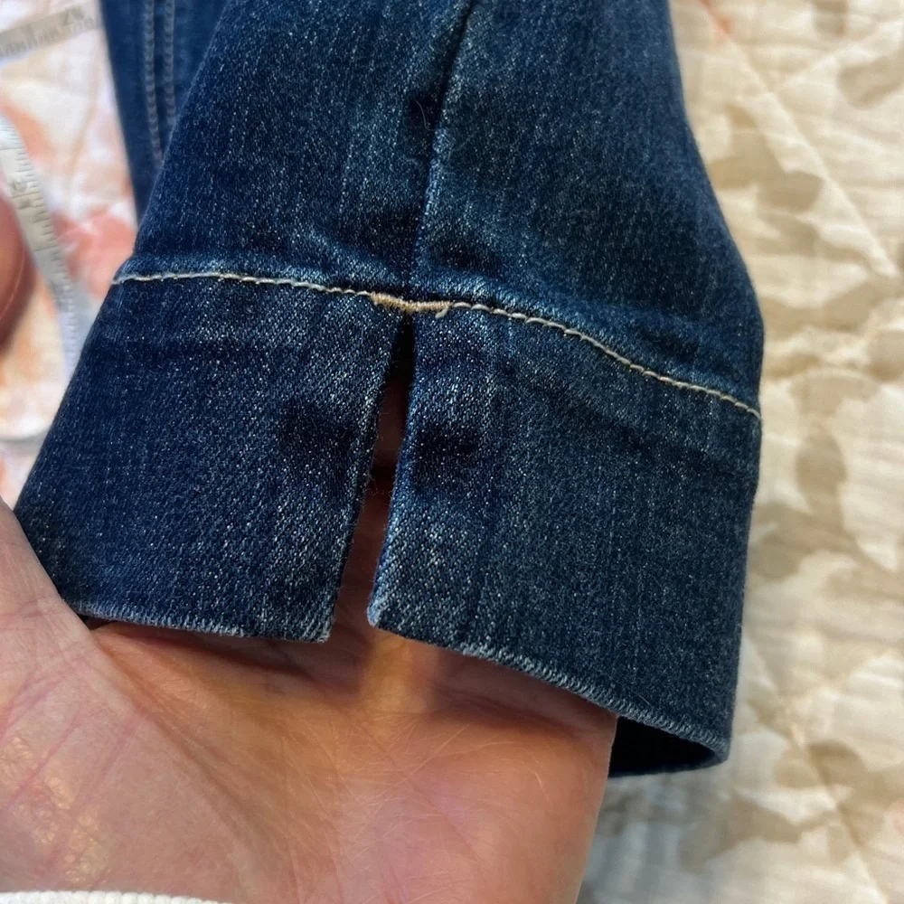 WHBM NOIR Cropped Denim Jeans, Sz 2, 99% cotton 1% Spandex, Distressed Marks